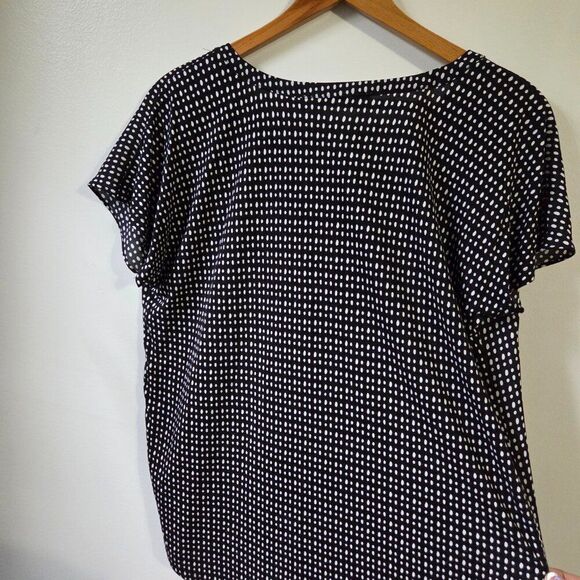 EUC LOFT LOOSE FITTING SPLIT V NECK DOTTED TOP SIZE XS / S - Picture 5 of 14